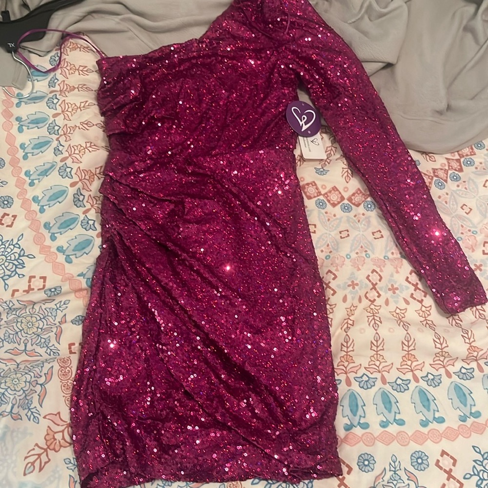 i am selling a brand new homecoming dress. never worn still has tags on it.